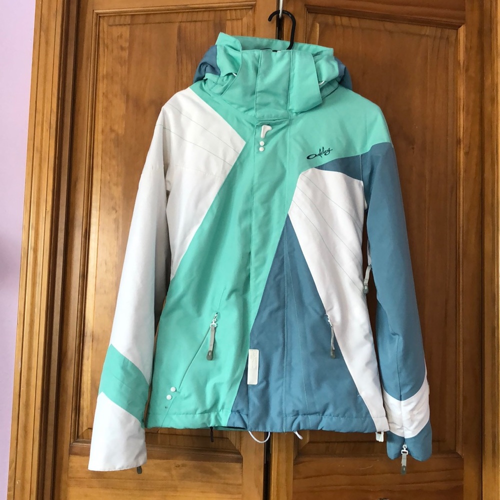 Oakley ski and snow jacket